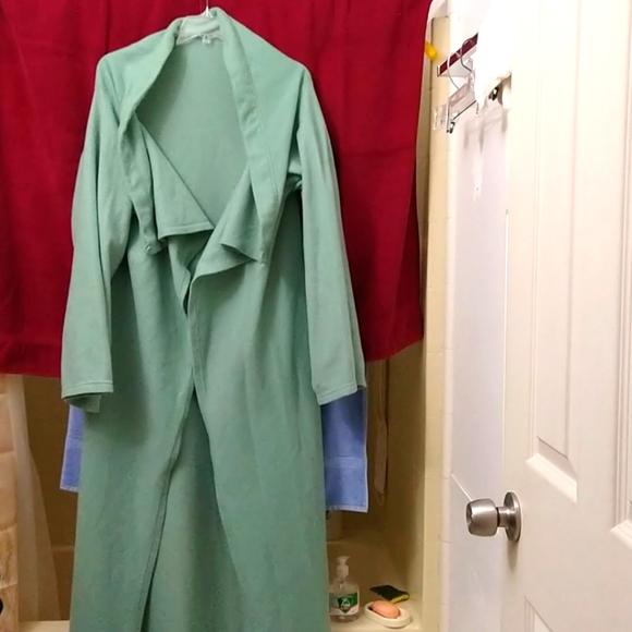 Winter cover up - Picture 1 of 4